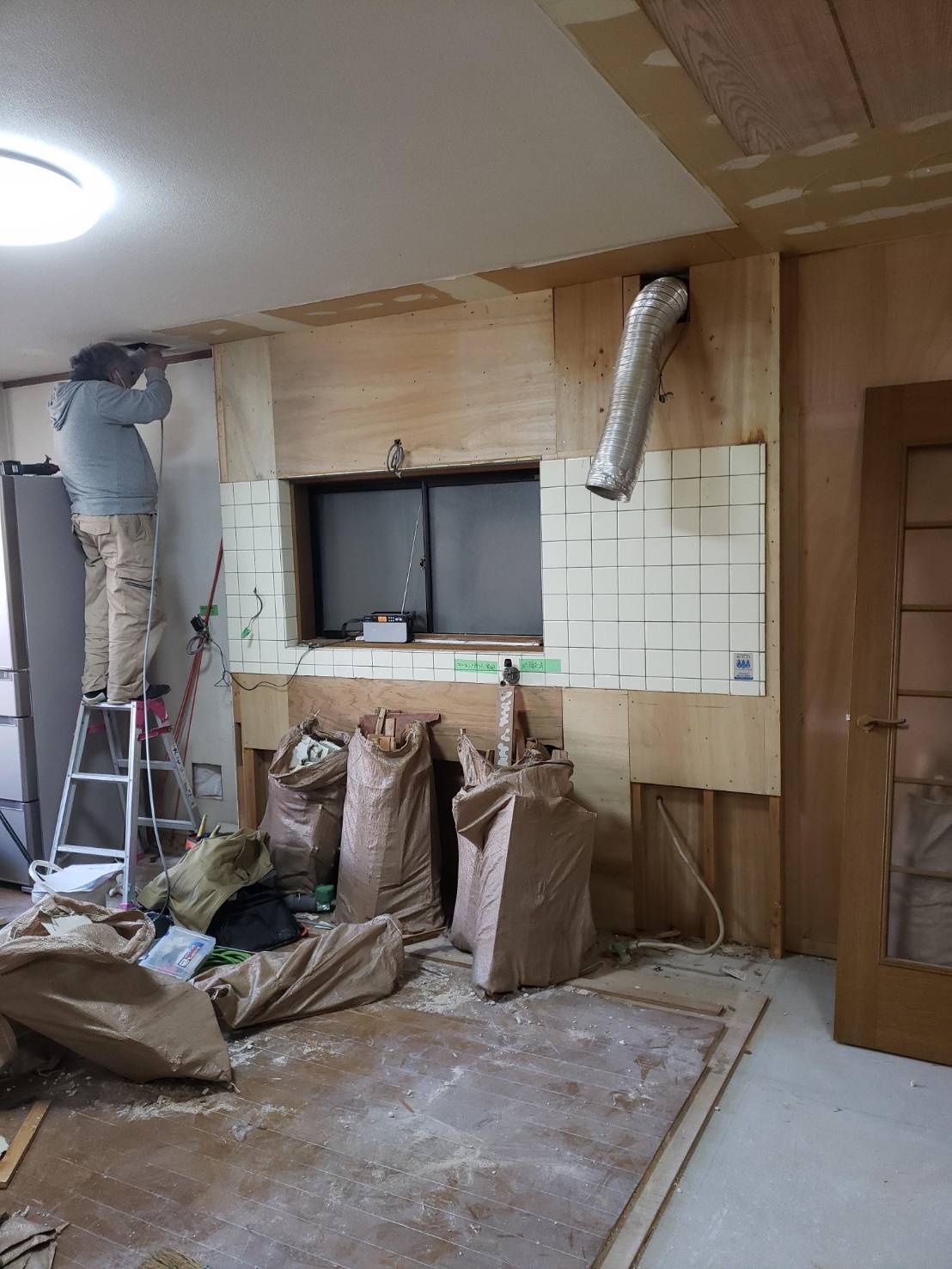 大阪市 内装解体・下地工事 施工中 — 武内工房